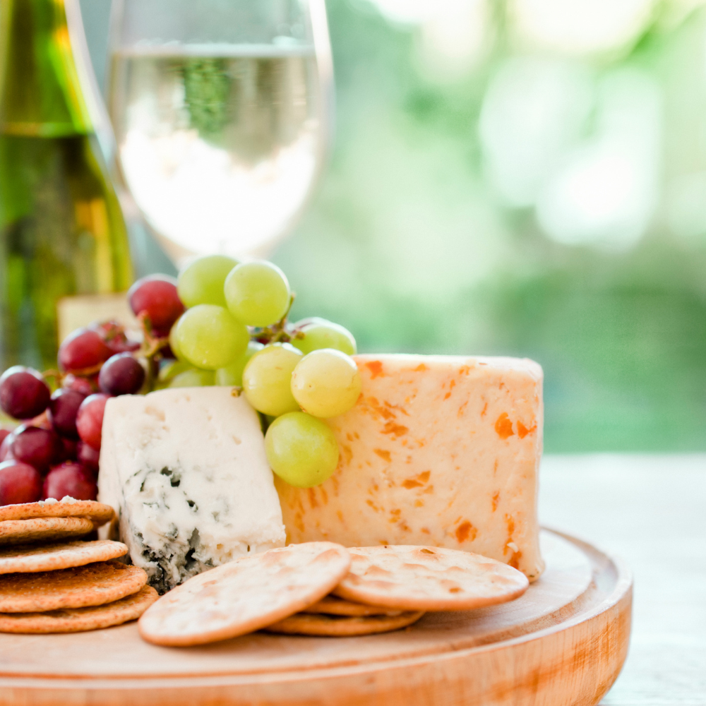 Wine-and-Cheese-tasting-in-southern-Oregon